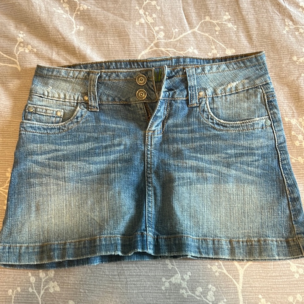 Short skirt juniors size 3/4 light wash
